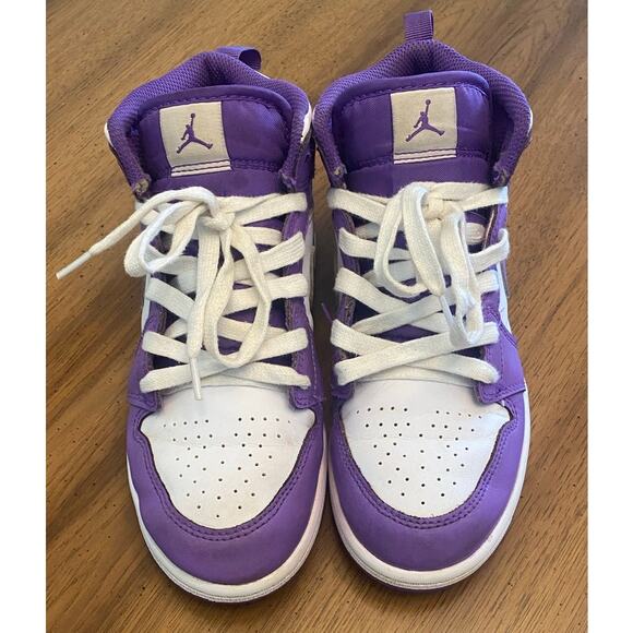 Nike Air Jordan 1 Mid Purple White Youth Sneakers US 2.5Y DQ8424-511 - Picture 2 of 9